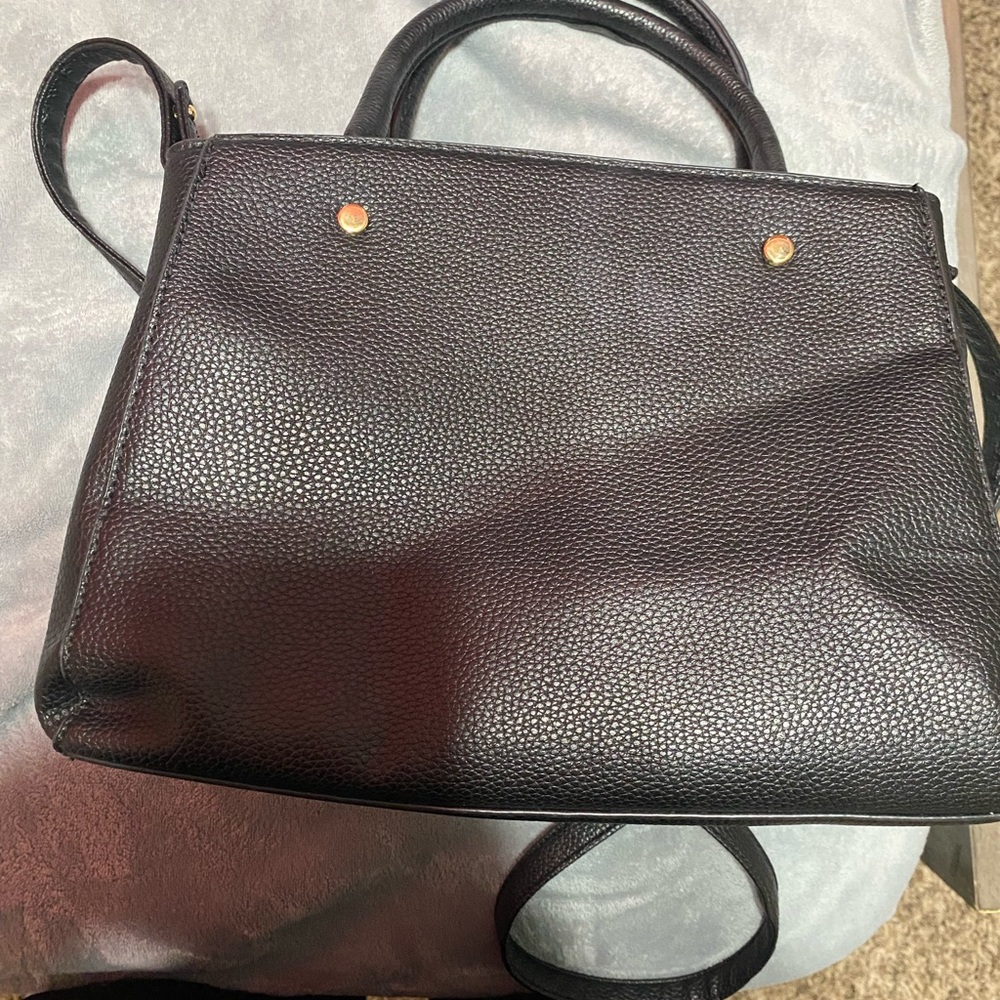 Elegant Black Leather Handbag - Picture 2 of 3
